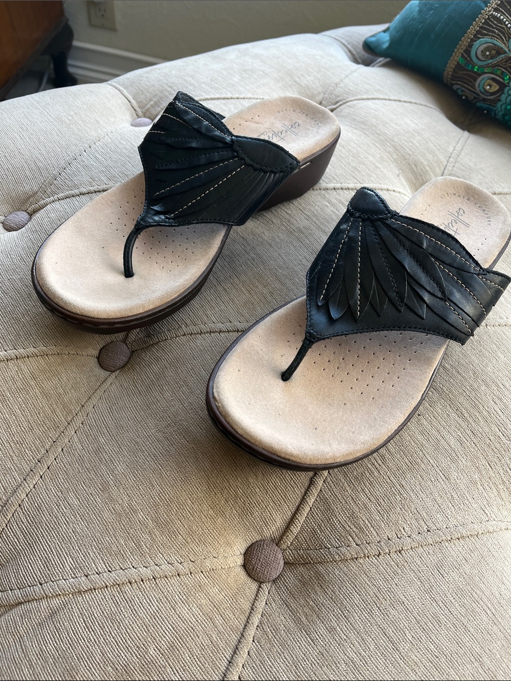 Clarkes Collection by Clarkes Ultimate Comfort Black Thong 2” Wedge Sandals 9M